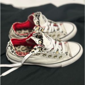 Chuck Taylor's leopard/red